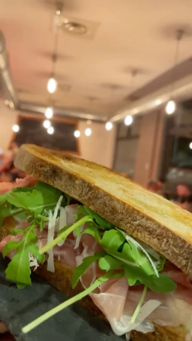 🌟 Siamo tornati! 🌟
Dopo la pausa di Ferragosto, da domani Infermenta riapre con un menù ricco di novità.

👉 Dalla pizza che ci rappresenta, alle nostre irresistibili bruschette … fino al nuovissimo CAFONCELLO: il panino rustico, sincero e goloso che diventerà subito il tuo preferito. 🔥

Ti aspettiamo per festeggiare insieme la riapertura e scoprire tutto il gusto dei nostri lievitati.

#Infermenta #pizzaallamano #CAFONCELLO #Novità #Riapertura #cassanomagnago